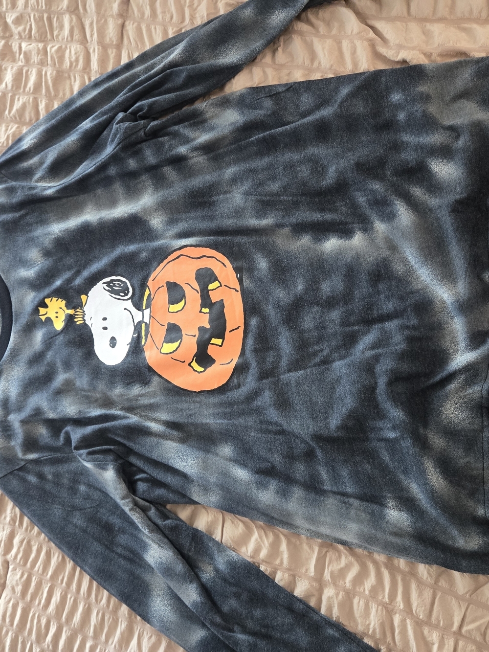 Black Tie-Dye Graphic Halloween Sweatshirt with Snoopy Pumpkin